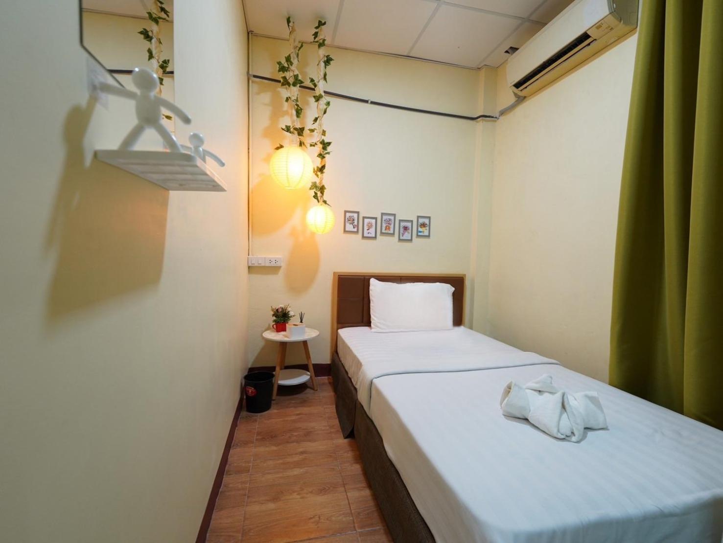 曼谷 Ez Sleep @ Ratchada 19旅舍 外观 照片